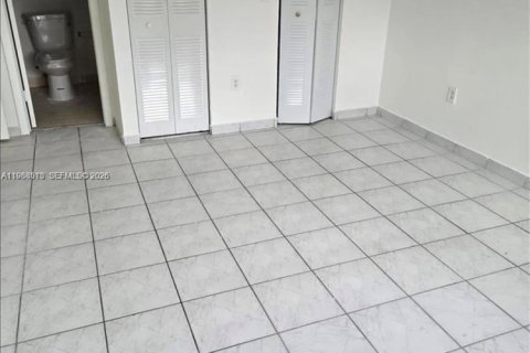 Copropriété à louer à Miami, Floride: 3 chambres, 103.49 m2 № 2050511 - photo 11