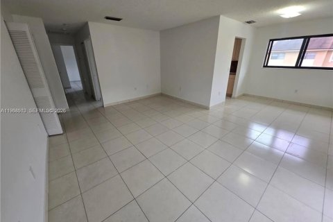 Copropriété à louer à Miami, Floride: 3 chambres, 103.49 m2 № 2050511 - photo 5