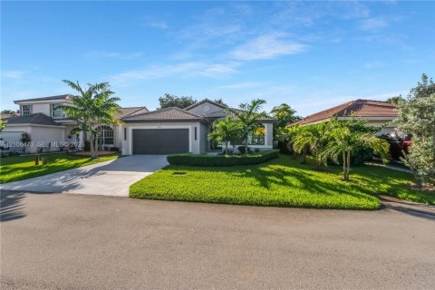 Casa en venta en Pembroke Pines, Florida, 3 dormitorios, 160.81 m2 № 2419439 - foto 12