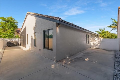 Casa en venta en Pembroke Pines, Florida, 3 dormitorios, 160.81 m2 № 2419439 - foto 28