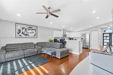 Casa en venta en Pembroke Pines, Florida, 3 dormitorios, 160.81 m2 № 2419439 - foto 3