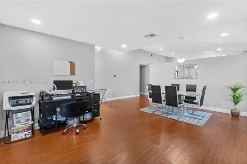 Casa en venta en Pembroke Pines, Florida, 3 dormitorios, 160.81 m2 № 2419439 - foto 7