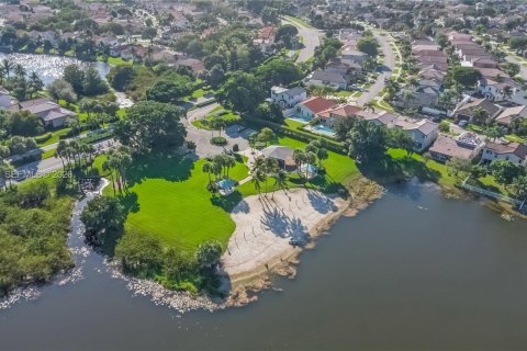 Casa en venta en Pembroke Pines, Florida, 3 dormitorios, 160.81 m2 № 2419439 - foto 30
