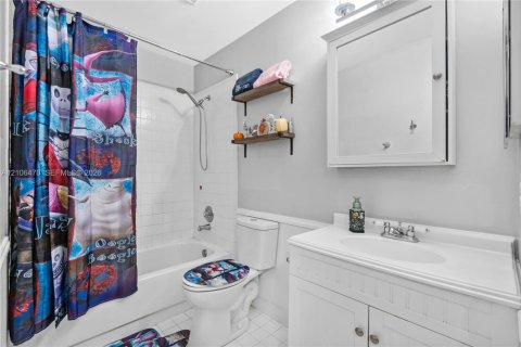 Casa en venta en Pembroke Pines, Florida, 3 dormitorios, 160.81 m2 № 2419439 - foto 20