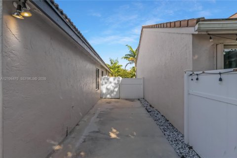 Casa en venta en Pembroke Pines, Florida, 3 dormitorios, 160.81 m2 № 2419439 - foto 27