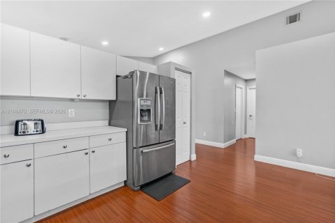 Casa en venta en Pembroke Pines, Florida, 3 dormitorios, 160.81 m2 № 2419439 - foto 6