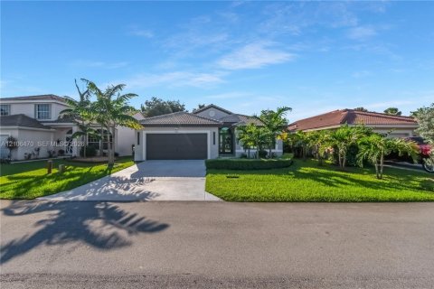 Casa en venta en Pembroke Pines, Florida, 3 dormitorios, 160.81 m2 № 2419439 - foto 10