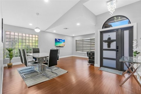 Casa en venta en Pembroke Pines, Florida, 3 dormitorios, 160.81 m2 № 2419439 - foto 2