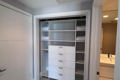 Condominio en venta en North Miami Beach, Florida, 3 dormitorios, 182.27 m2 № 1991669 - foto 23