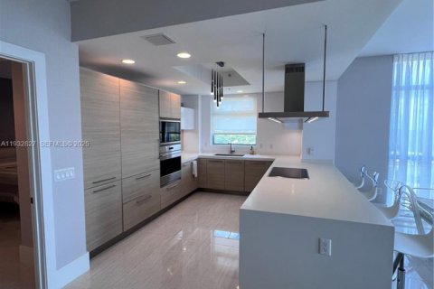 Condominio en venta en North Miami Beach, Florida, 3 dormitorios, 182.27 m2 № 1991669 - foto 16