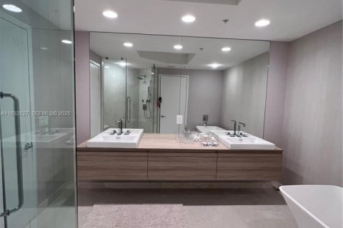 Condominio en venta en North Miami Beach, Florida, 3 dormitorios, 182.27 m2 № 1991669 - foto 12