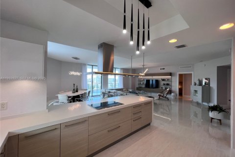 Condominio en venta en North Miami Beach, Florida, 3 dormitorios, 182.27 m2 № 1991669 - foto 18