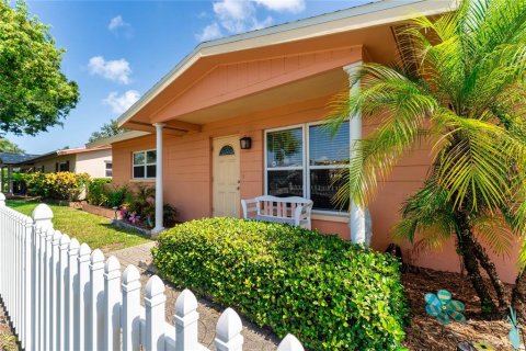 Casa en venta en Seminole, Florida, 2 dormitorios, 111.48 m2 № 1885658 - foto 4