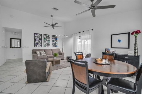 House in Boca Raton, Florida 3 bedrooms, 106.65 sq.m. № 1696278 - photo 12