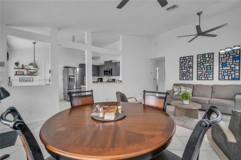 House in Boca Raton, Florida 3 bedrooms, 106.65 sq.m. № 1696278 - photo 13