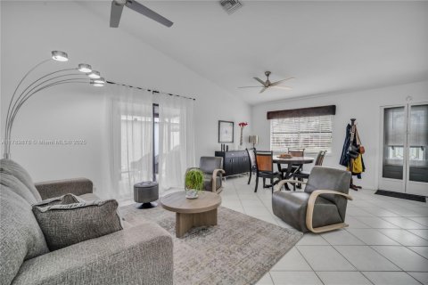 House in Boca Raton, Florida 3 bedrooms, 106.65 sq.m. № 1696278 - photo 11