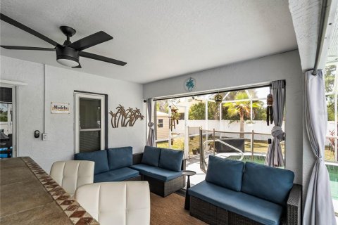 House in North Port, Florida 3 bedrooms, 130.53 sq.m. № 2103510 - photo 24