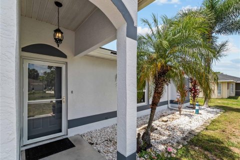 House in North Port, Florida 3 bedrooms, 130.53 sq.m. № 2103510 - photo 5