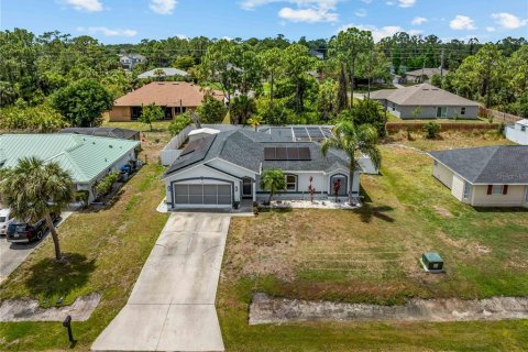 House in North Port, Florida 3 bedrooms, 130.53 sq.m. № 2103510 - photo 2