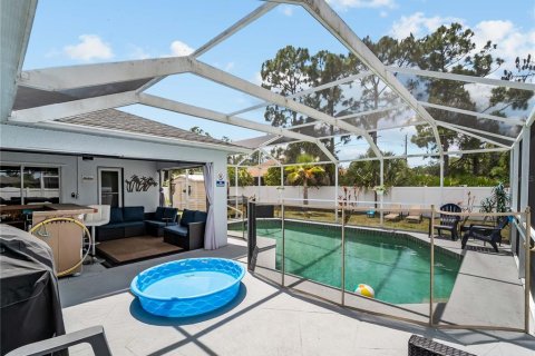 House in North Port, Florida 3 bedrooms, 130.53 sq.m. № 2103510 - photo 27
