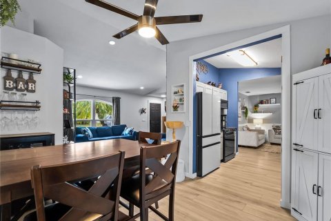 House in North Port, Florida 3 bedrooms, 130.53 sq.m. № 2103510 - photo 18