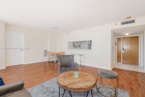 Condo in North Bay Village, Florida, 2 bedrooms  № 1790386 - photo 6