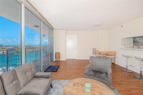 Condo in North Bay Village, Florida, 2 bedrooms  № 1790386 - photo 2