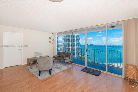 Condo in North Bay Village, Florida, 2 bedrooms  № 1790386 - photo 1