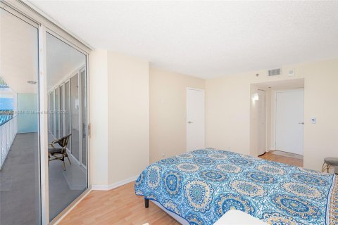 Condo in North Bay Village, Florida, 2 bedrooms  № 1790386 - photo 21