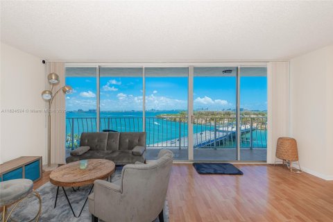 Condo in North Bay Village, Florida, 2 bedrooms  № 1790386 - photo 5