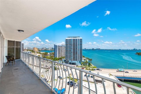 Condo in North Bay Village, Florida, 2 bedrooms  № 1790386 - photo 26