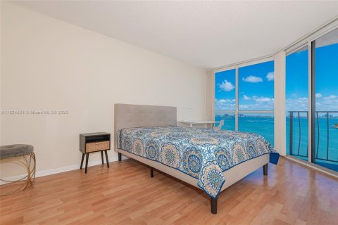 Condo in North Bay Village, Florida, 2 bedrooms  № 1790386 - photo 19