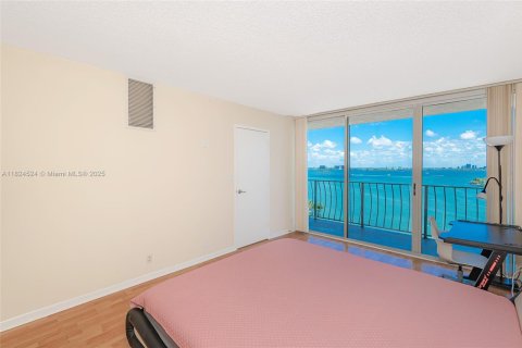Condo in North Bay Village, Florida, 2 bedrooms  № 1790386 - photo 16