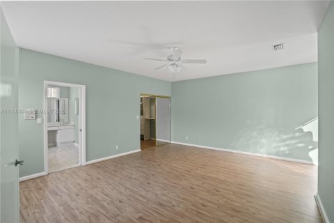 Villa ou maison à vendre à Aventura, Floride: 3 chambres, 221.11 m2 № 1996003 - photo 16