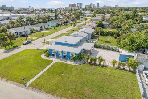 House in Daytona Beach, Florida 3 bedrooms, 102.29 sq.m. № 1913647 - photo 3