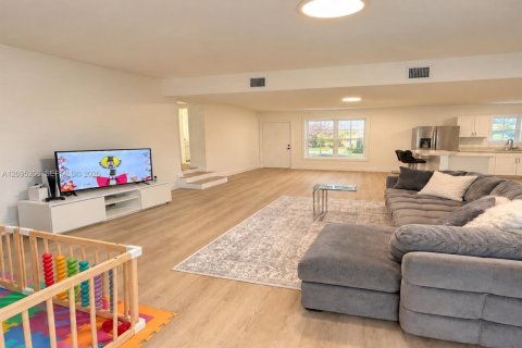 Casa en venta en Miami, Florida, 3 dormitorios, 182.18 m2 № 2388008 - foto 7
