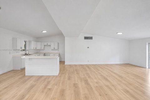 Casa en venta en Miami, Florida, 3 dormitorios, 182.18 m2 № 2388008 - foto 6