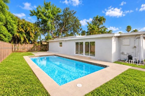 Casa en venta en Miami, Florida, 3 dormitorios, 182.18 m2 № 2388008 - foto 16