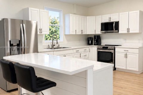 Casa en venta en Miami, Florida, 3 dormitorios, 182.18 m2 № 2388008 - foto 3
