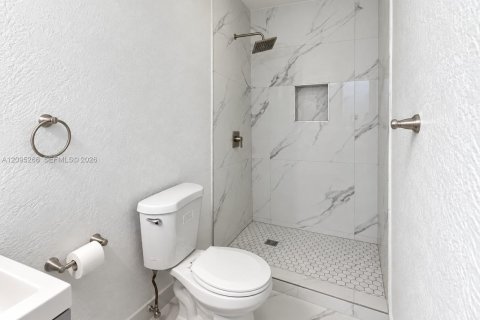 Casa en venta en Miami, Florida, 3 dormitorios, 182.18 m2 № 2388008 - foto 15