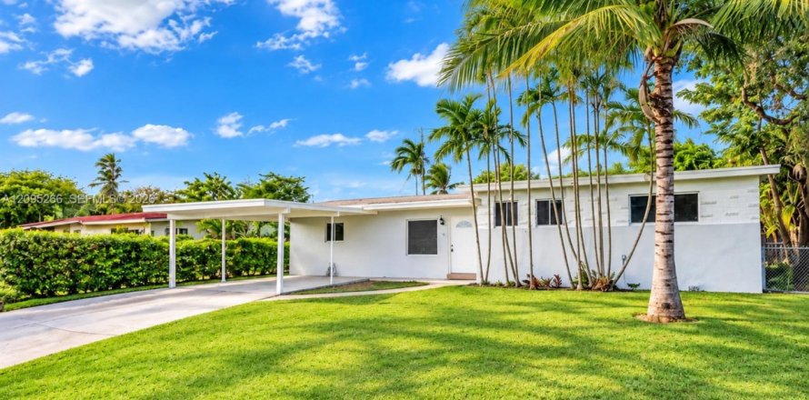 Casa en Miami, Florida 3 dormitorios, 182.18 m2 № 2388008