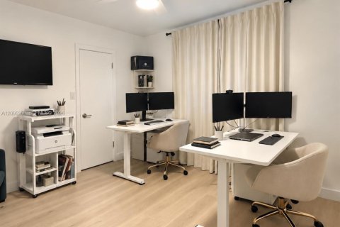 Casa en venta en Miami, Florida, 3 dormitorios, 182.18 m2 № 2388008 - foto 13