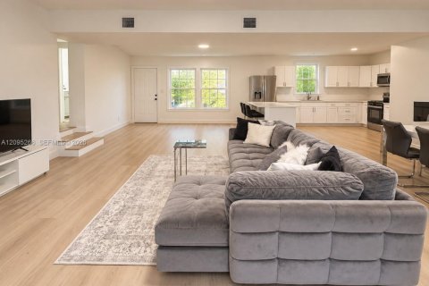 Casa en venta en Miami, Florida, 3 dormitorios, 182.18 m2 № 2388008 - foto 8