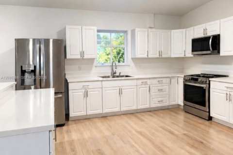 Casa en venta en Miami, Florida, 3 dormitorios, 182.18 m2 № 2388008 - foto 4