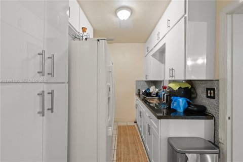 Купить виллу или дом в Норт-Майами-Бич, Флорида 3 спальни, 111.85м2, № 2052084 - фото 8