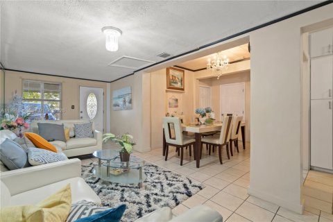 Купить виллу или дом в Норт-Майами-Бич, Флорида 3 спальни, 111.85м2, № 2052084 - фото 6