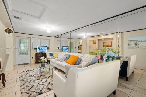Купить виллу или дом в Норт-Майами-Бич, Флорида 3 спальни, 111.85м2, № 2052084 - фото 4