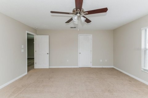 House in Lakeland, Florida 2 bedrooms, 129.32 sq.m. № 2403581 - photo 12