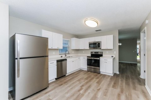 House in Lakeland, Florida 2 bedrooms, 129.32 sq.m. № 2403581 - photo 9