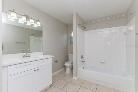 House in Lakeland, Florida 2 bedrooms, 129.32 sq.m. № 2403581 - photo 13